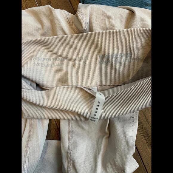 Light pink/ mauve varley seamless leggings size small - Picture 3 of 7